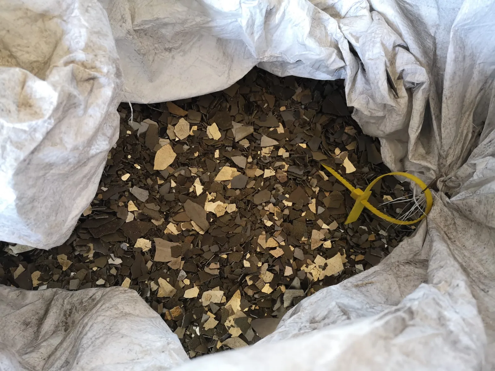 Manganese flakes